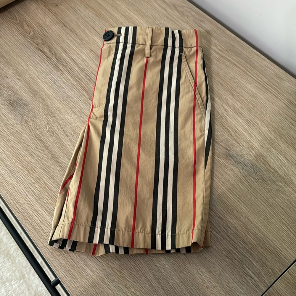 Burberry shorts 10y